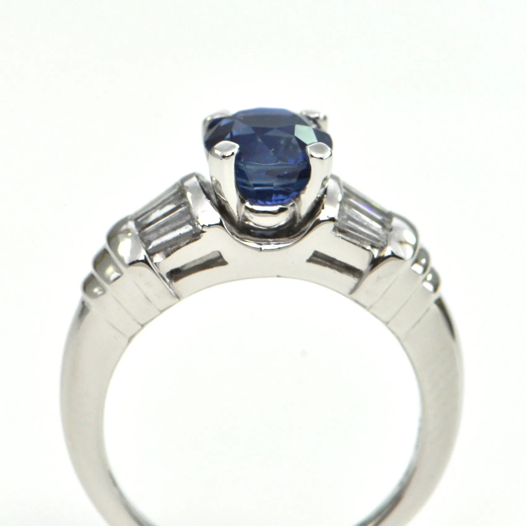 2.1 CT Sapphire and Diamond Platinum ring Modern