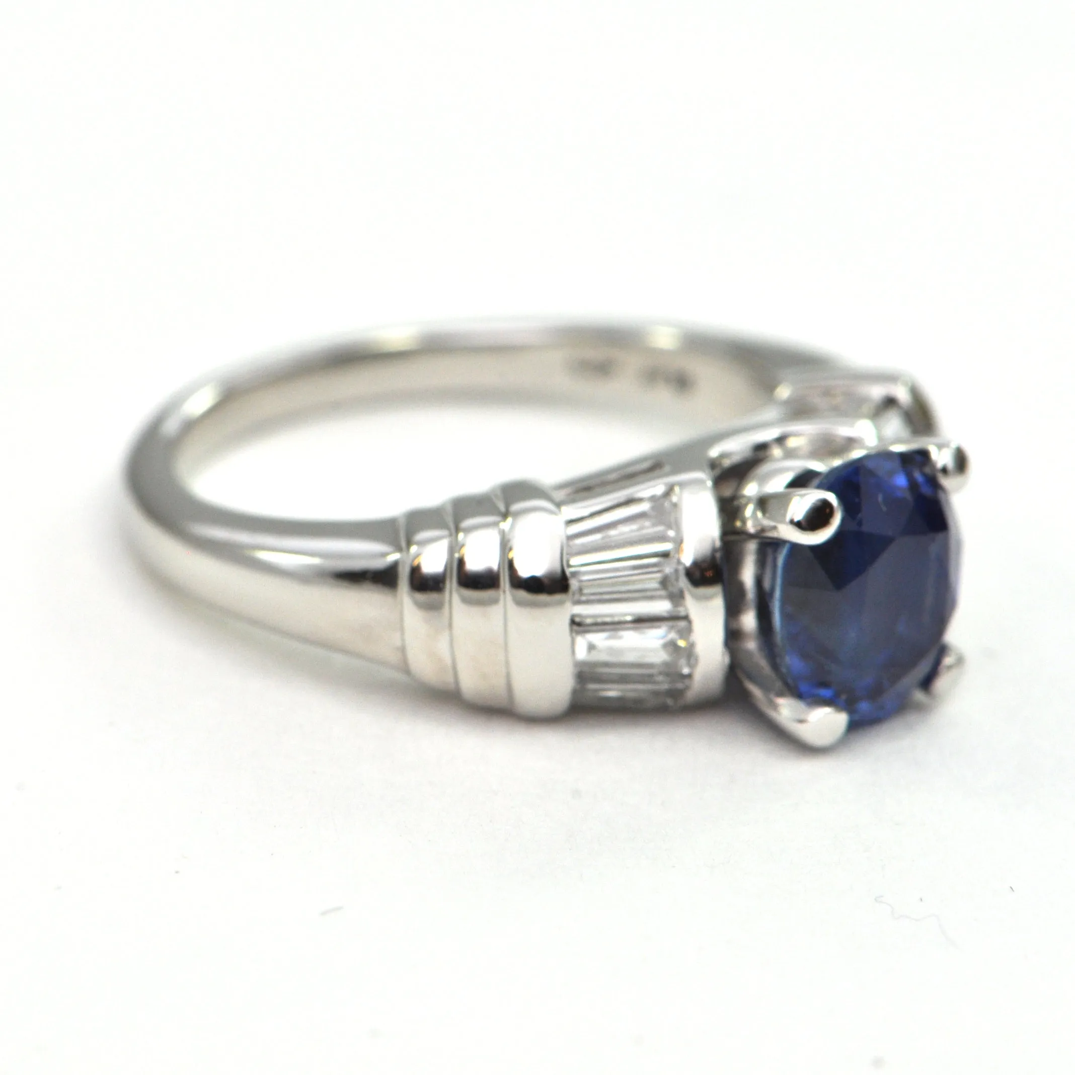 2.1 CT Sapphire and Diamond Platinum ring Modern