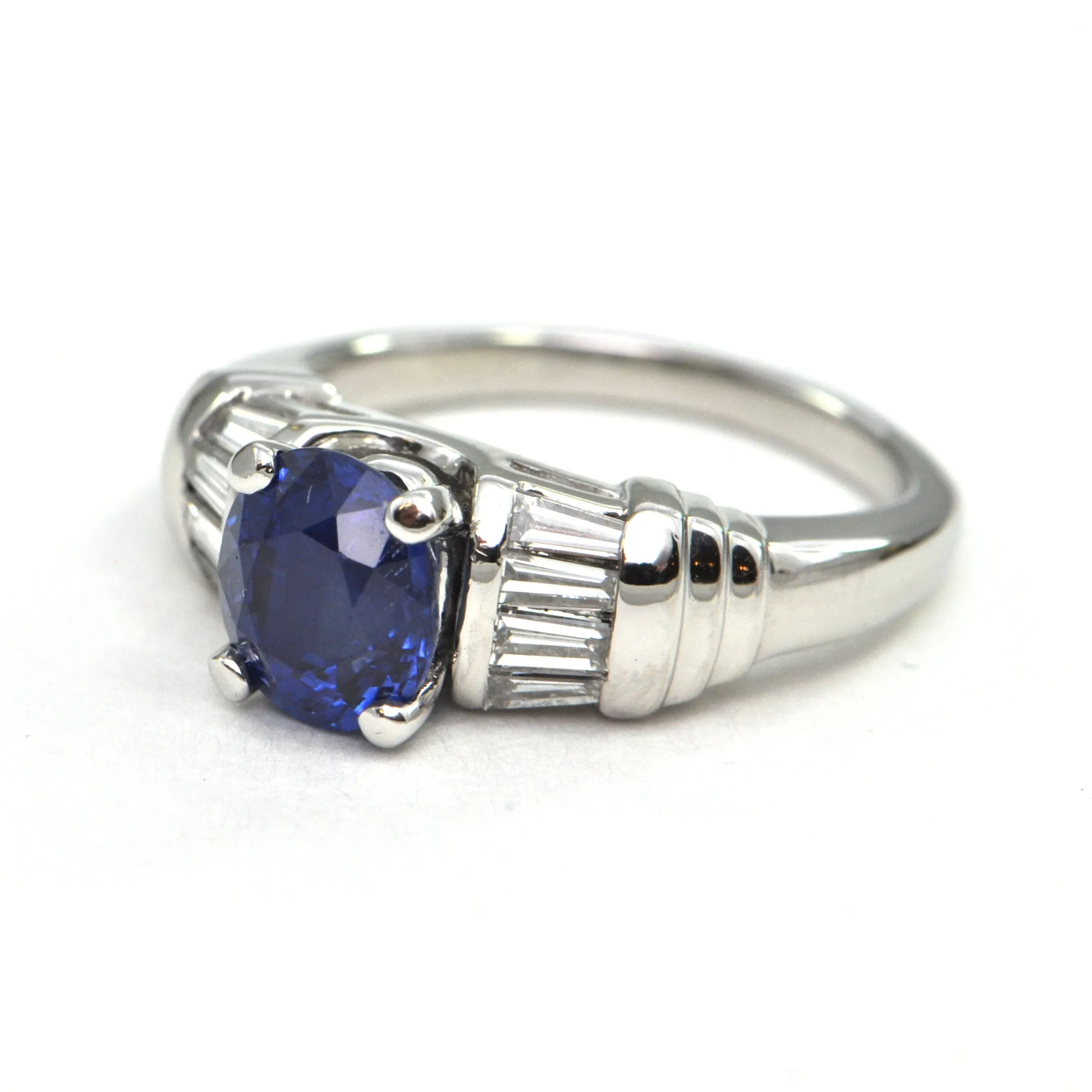 2.1 CT Sapphire and Diamond Platinum ring Modern