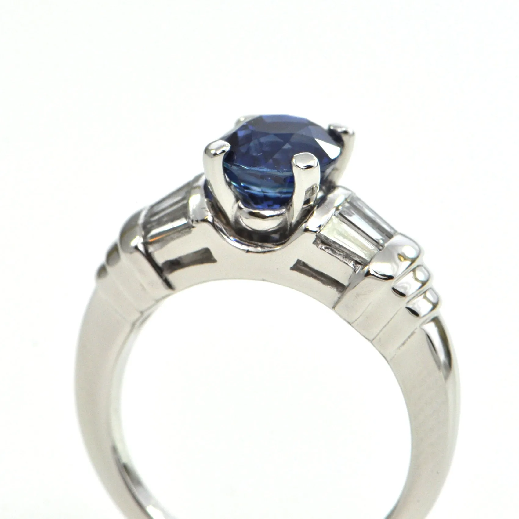 2.1 CT Sapphire and Diamond Platinum ring Modern