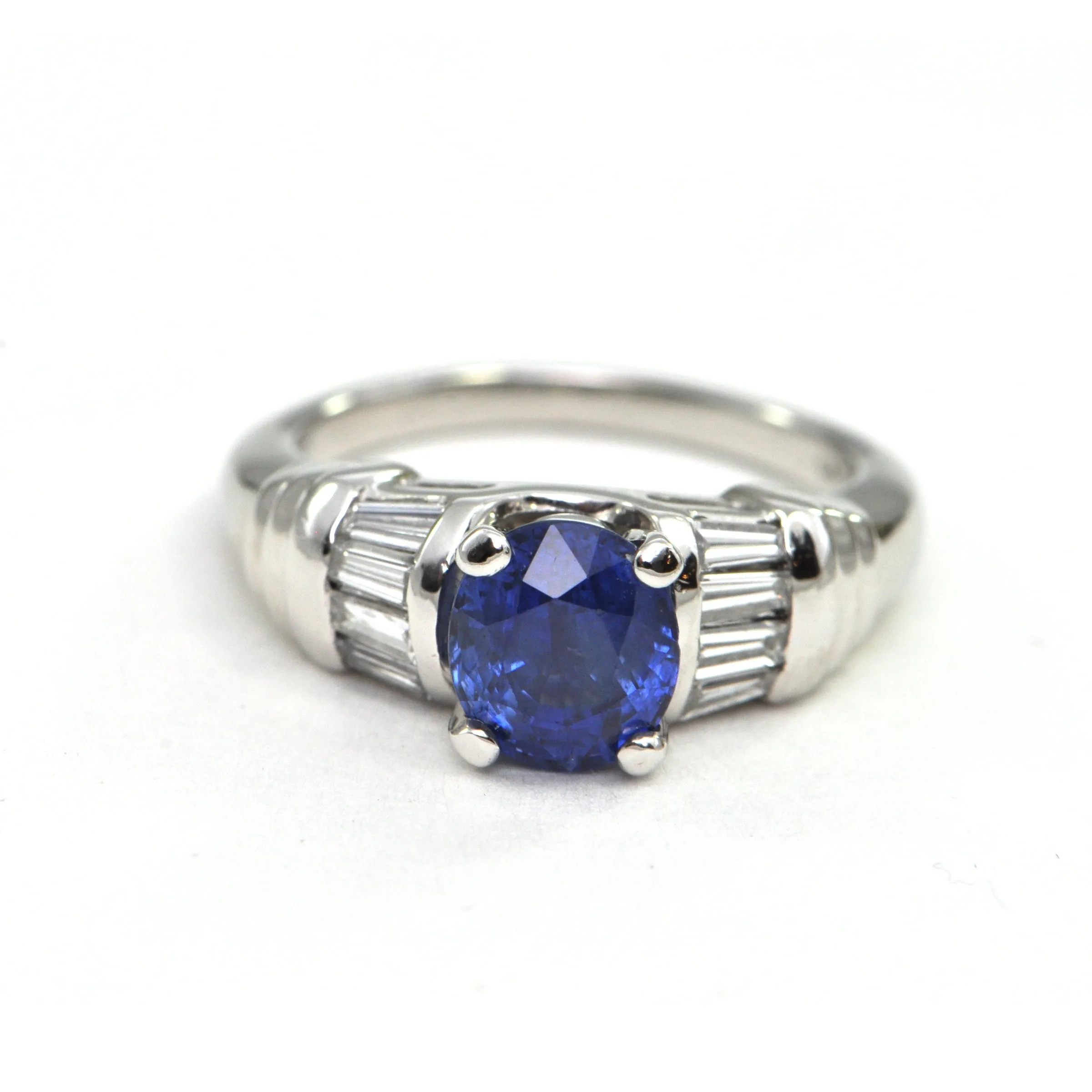 2.1 CT Sapphire and Diamond Platinum ring Modern