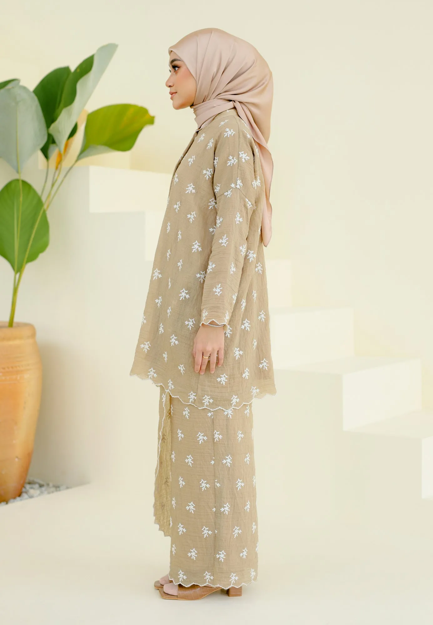 Bertemu Kurung (Brown)