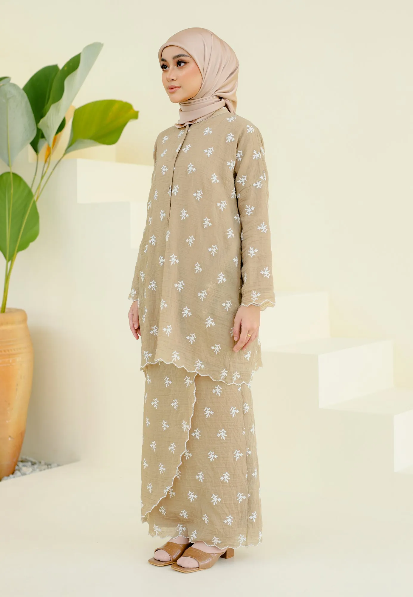 Bertemu Kurung (Brown)