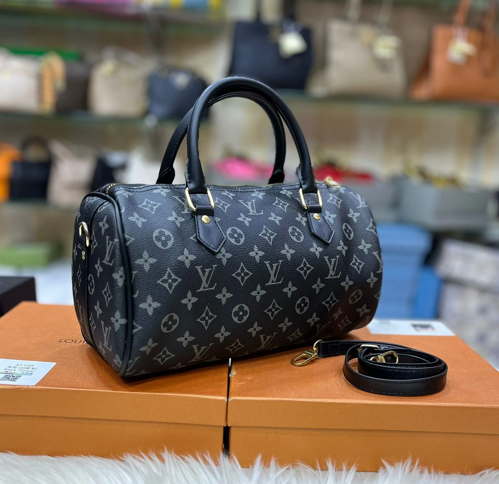 High Quality Louis Vuitton Duffel Bag with Brand Box and Dust Bag (Black)