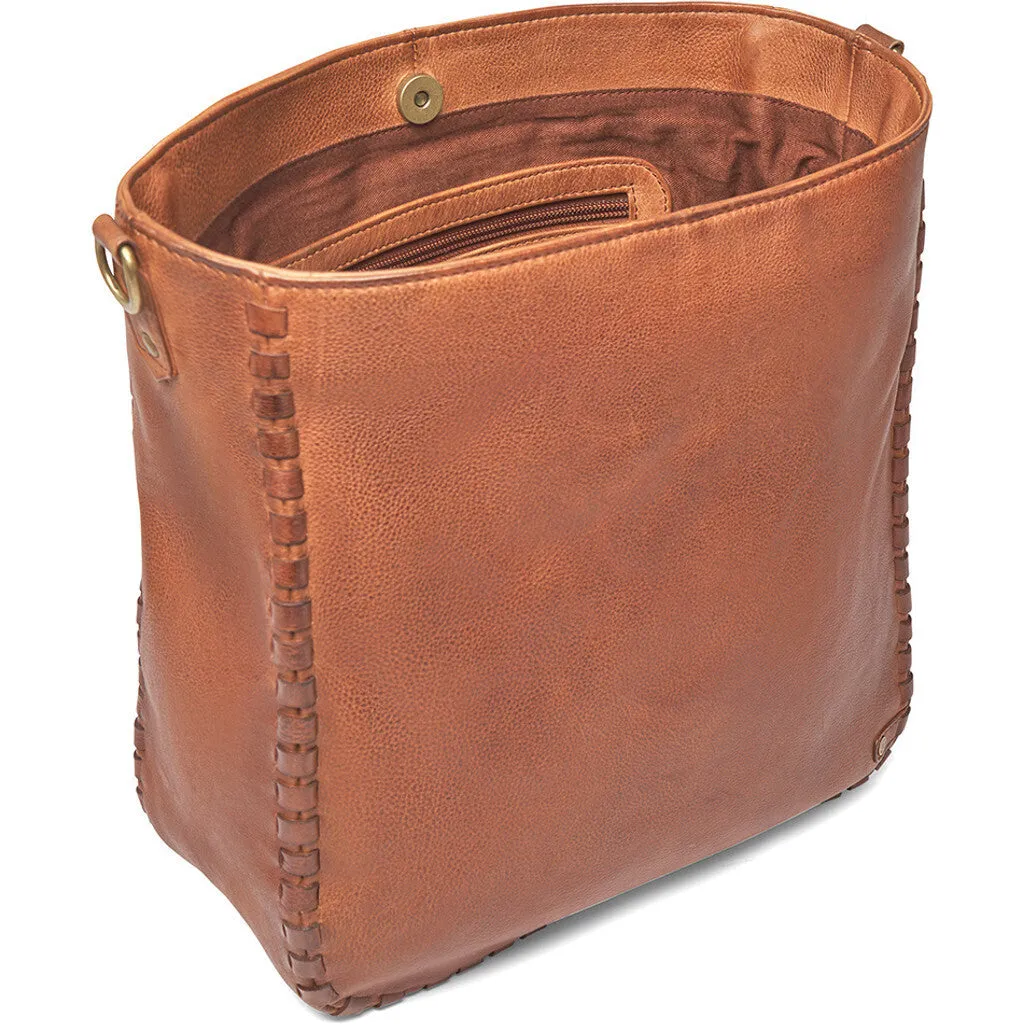 Shoulderbag with delicate edge stitching / 16184 - Cognac