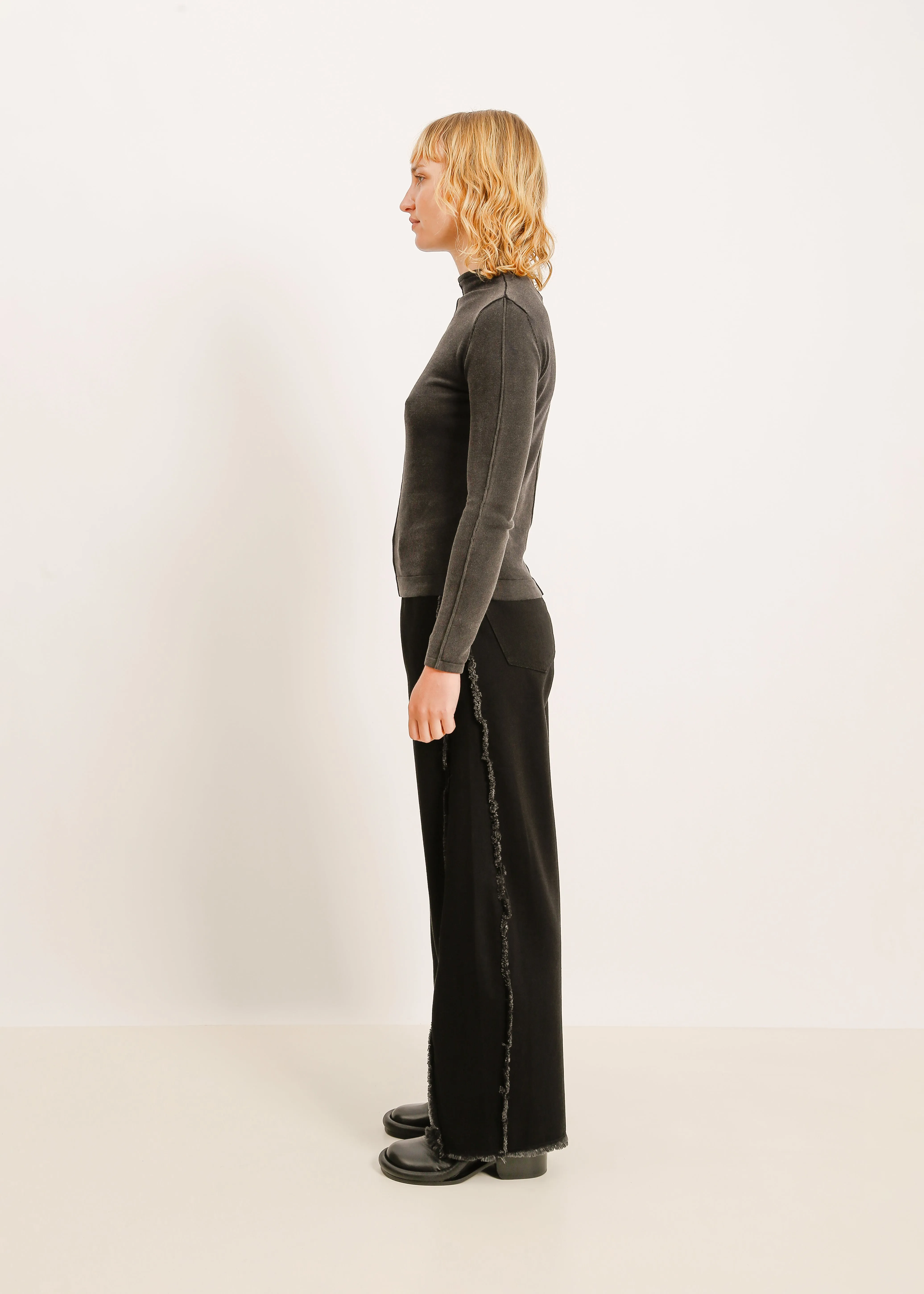 W24 | SANA KNIT / BLACK WASH