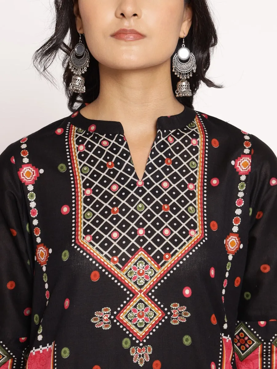 Women Black & Fuschia Geometrical Printed Kurta